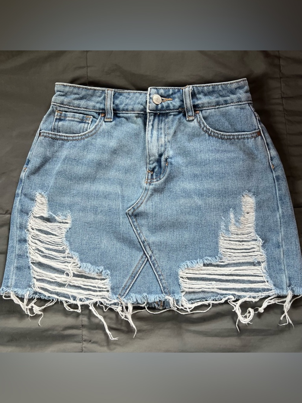 PacSun Distressed Denim Mini Skirt – 23